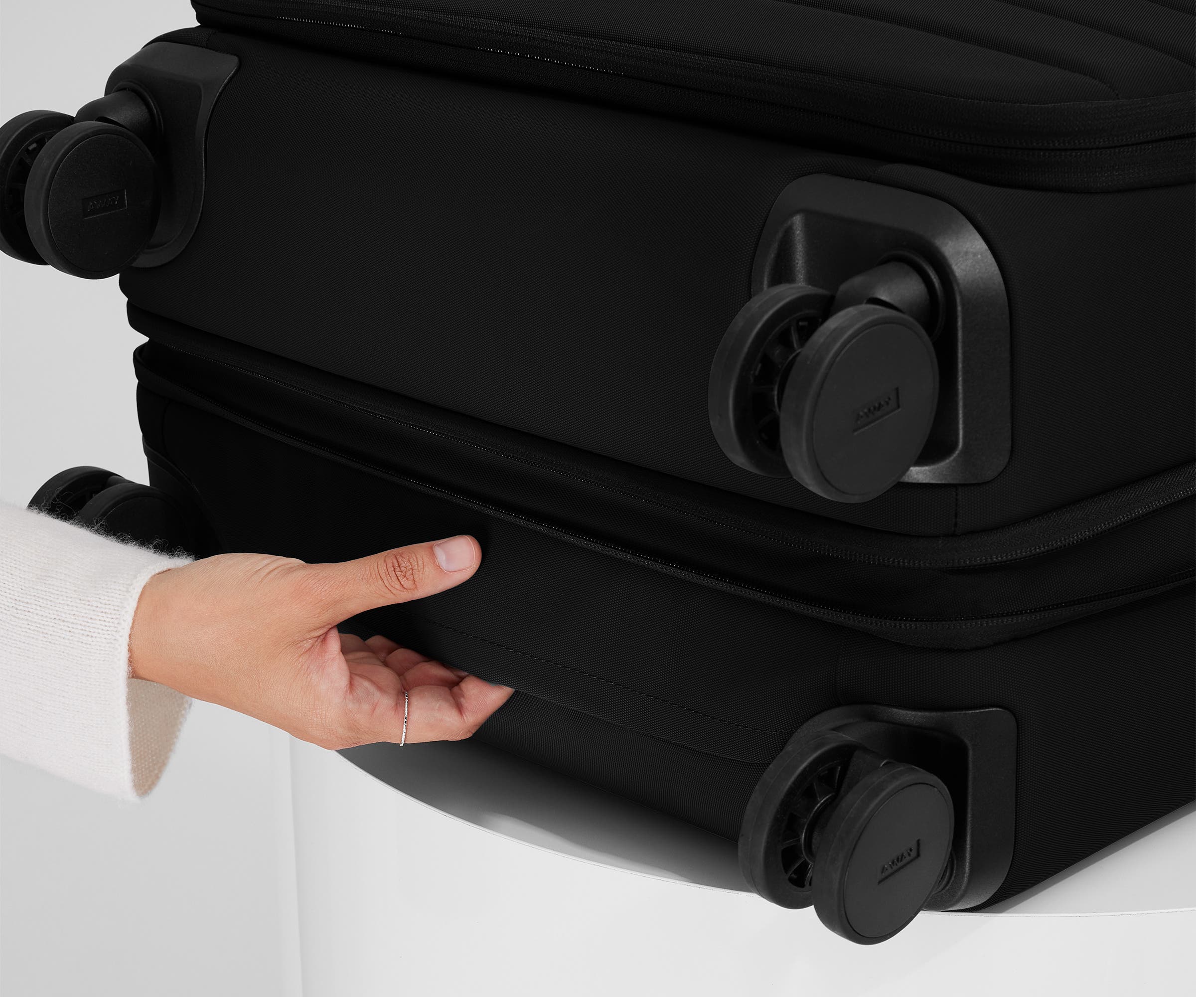 Softside Medium in Jet Black