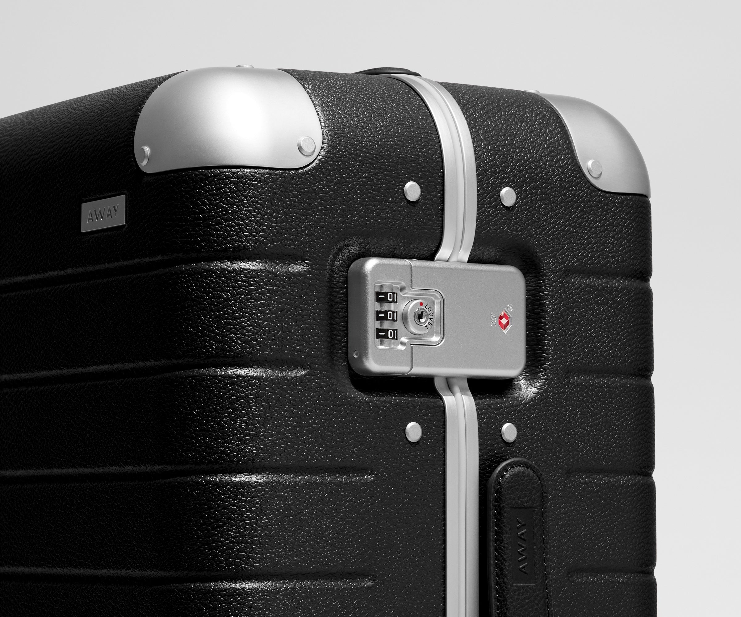 The Aluminum Edge Medium in Jet Black