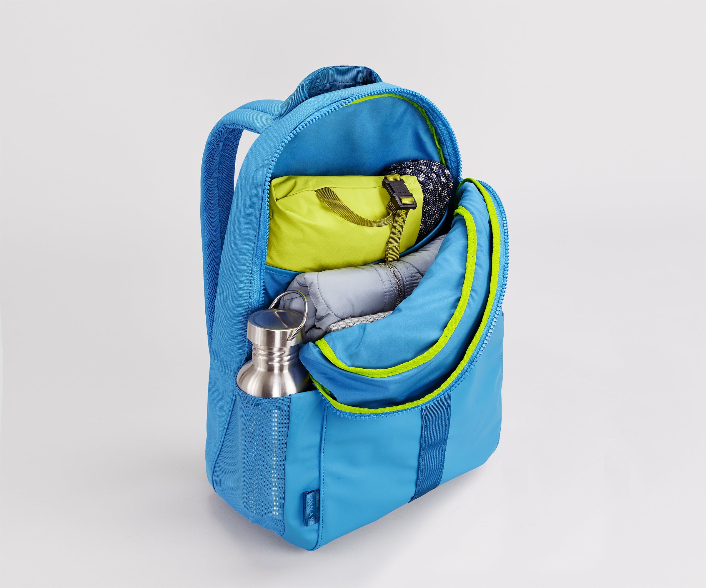 Active Backpack 26L in Vivid Blue