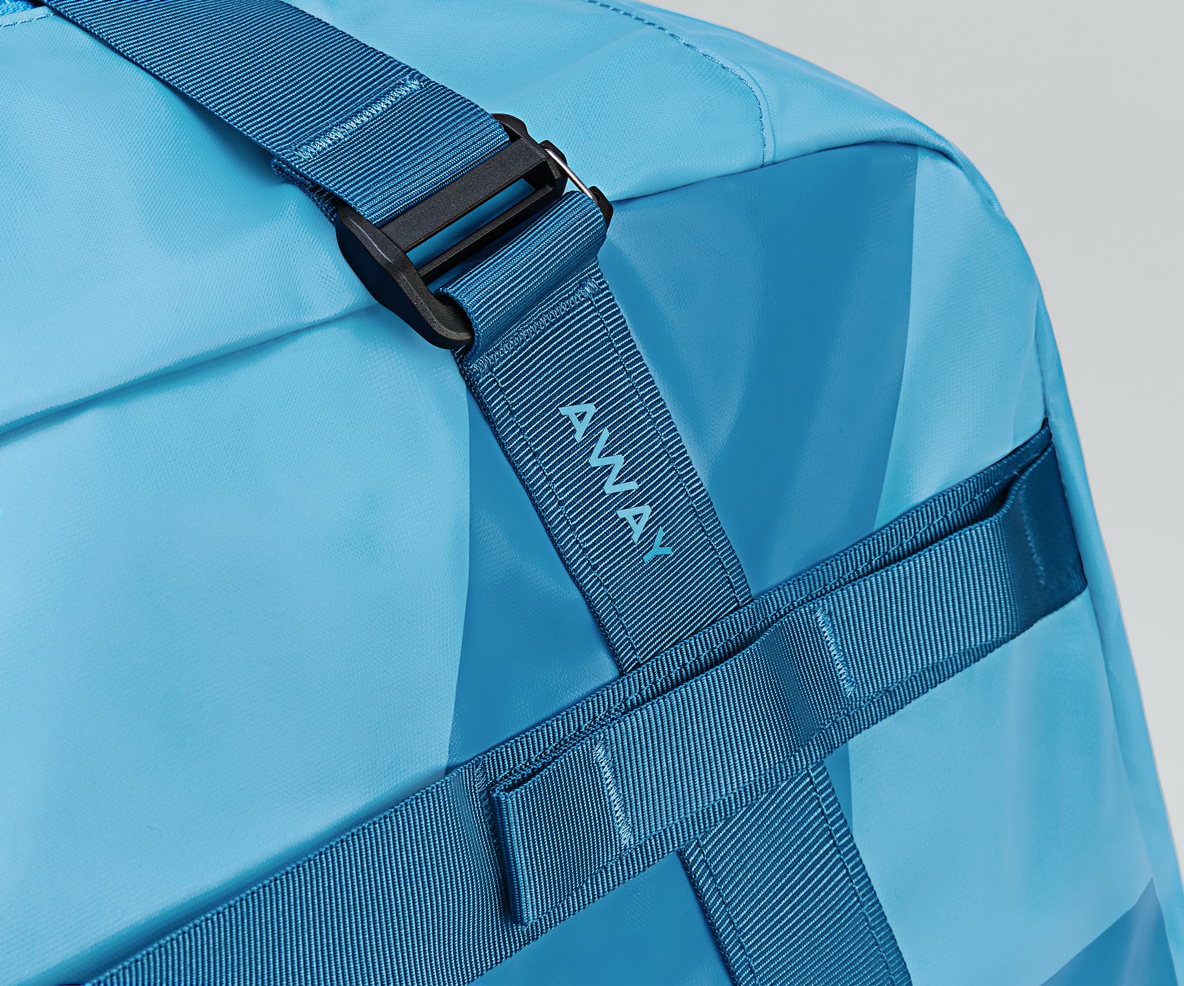 Active Duffle 55L in Vivid Blue