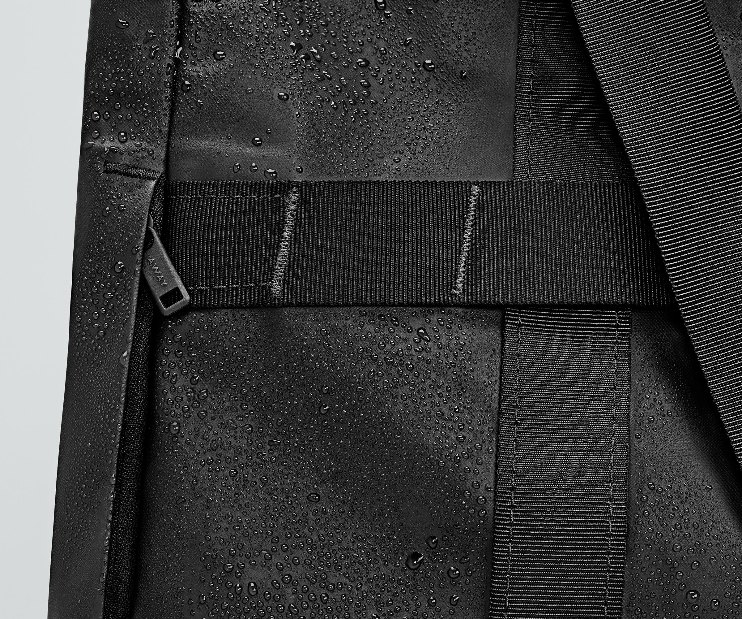 Active Tote 45L in Jet Black