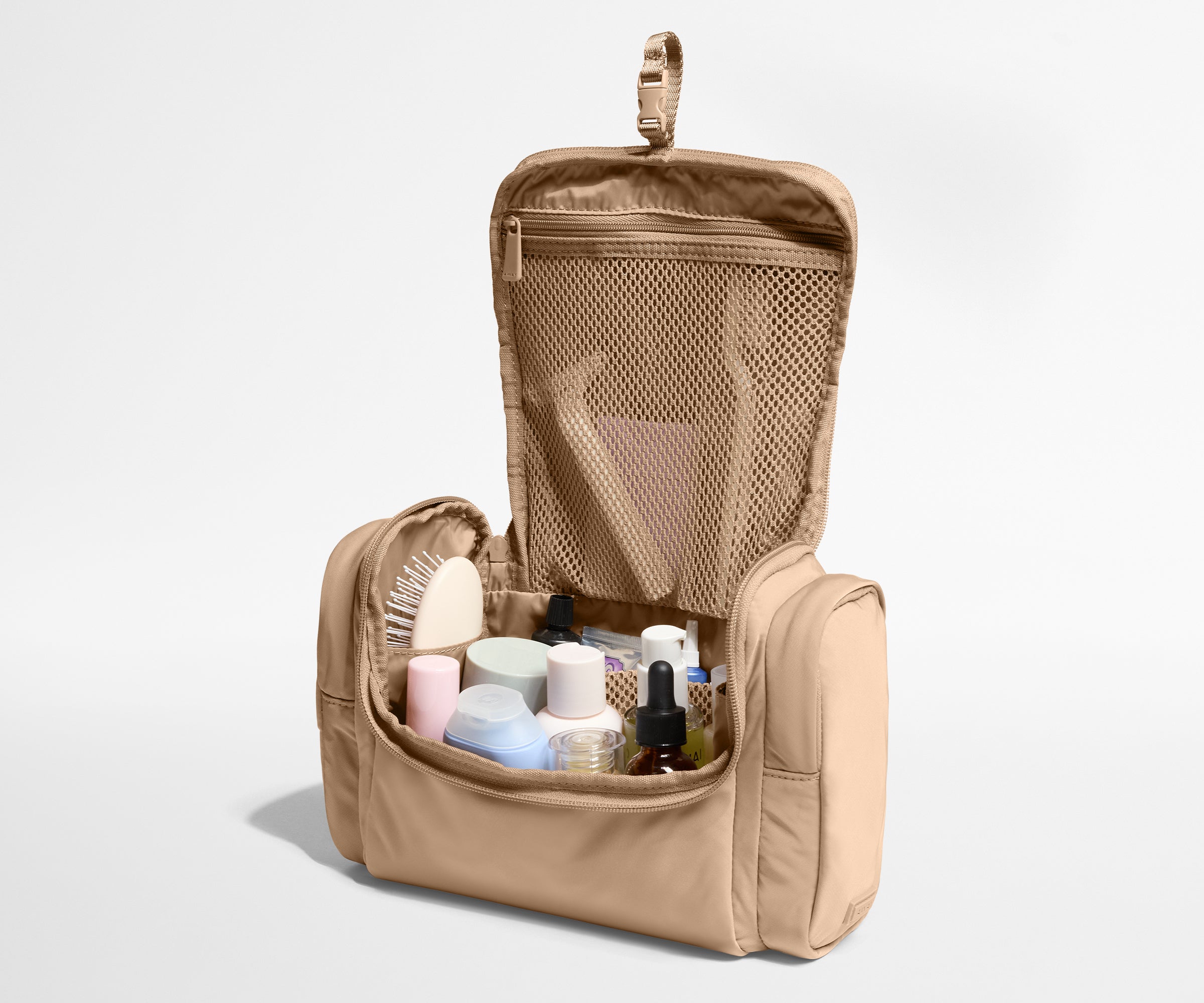 Featherlight Hanging Travel Vanity in Camel Brown