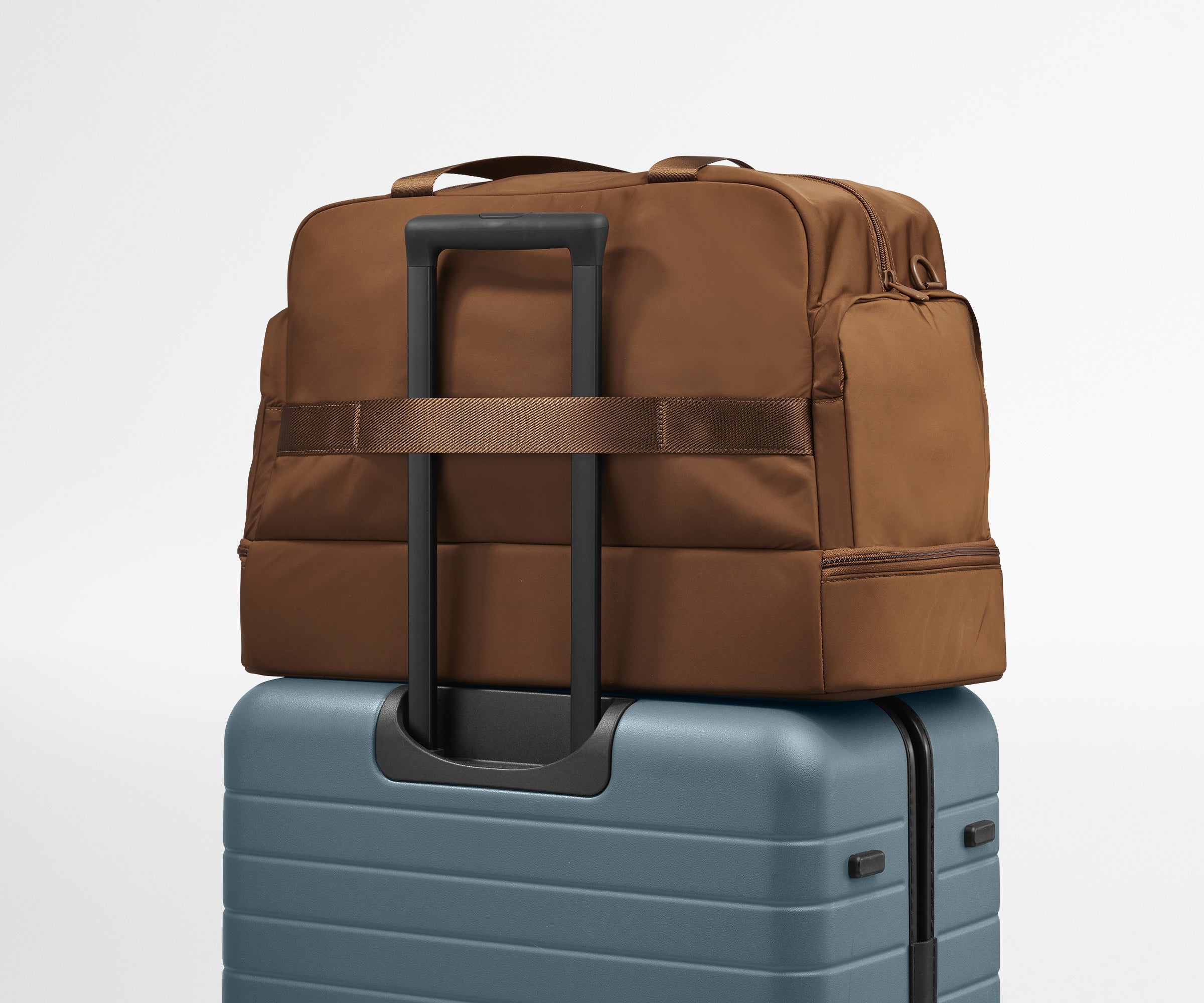 Featherlight Weekender in Amaro Brown