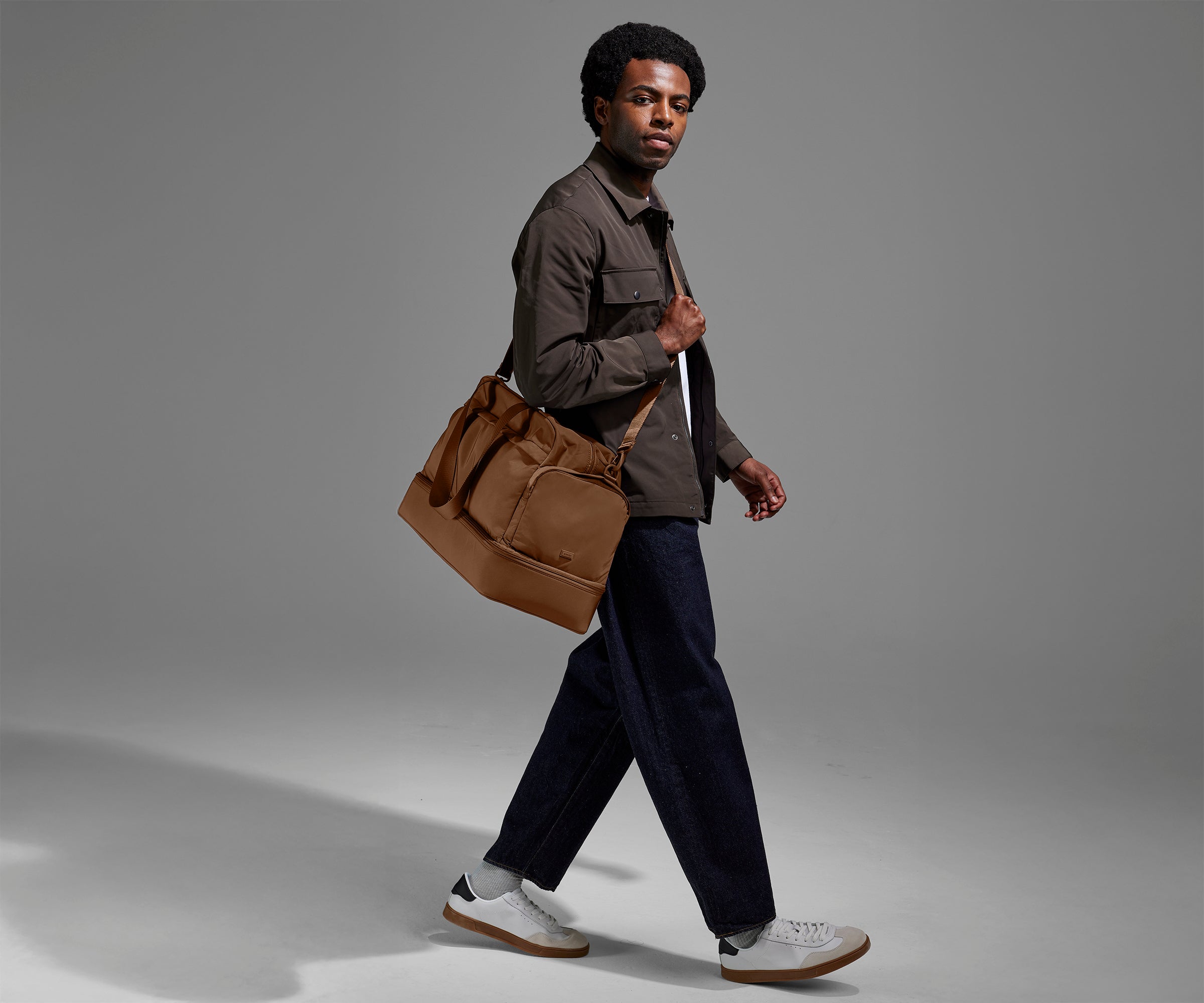 Featherlight Weekender in Amaro Brown