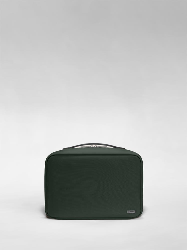 The Hanging Toiletry Bag in Green
