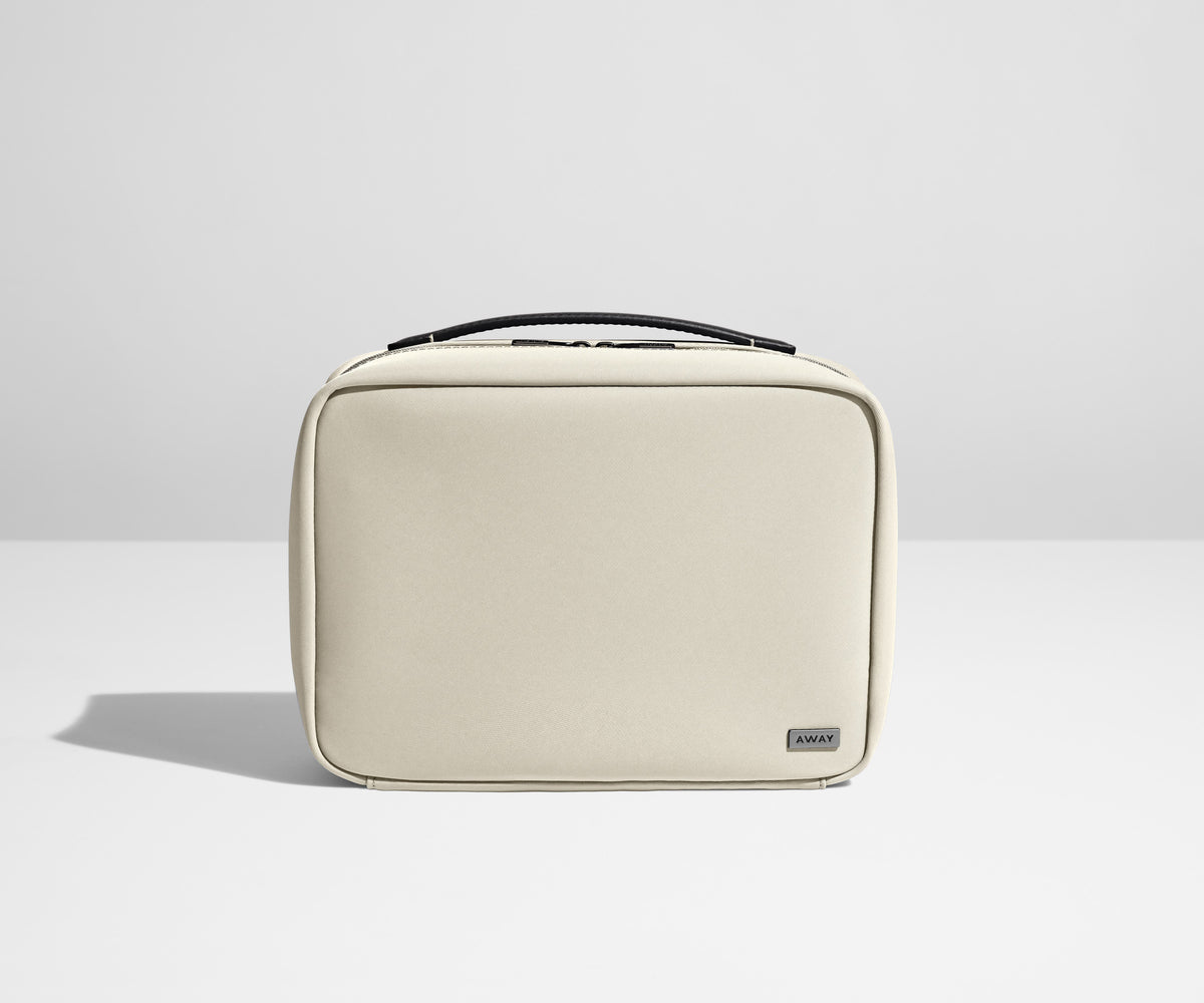 The Hanging Toiletry Bag in Salt White