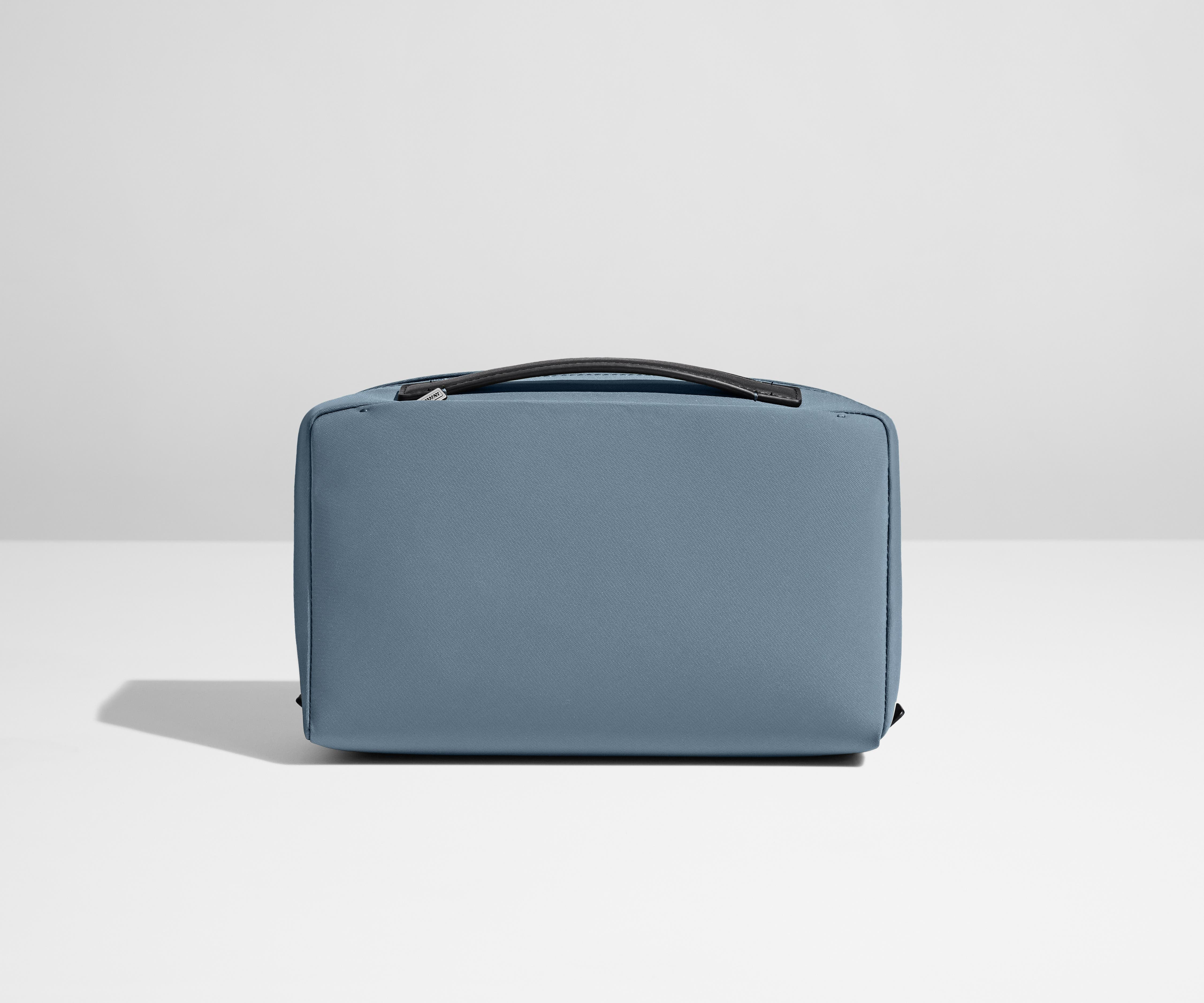 The Large Toiletry Bag in Coast Blue