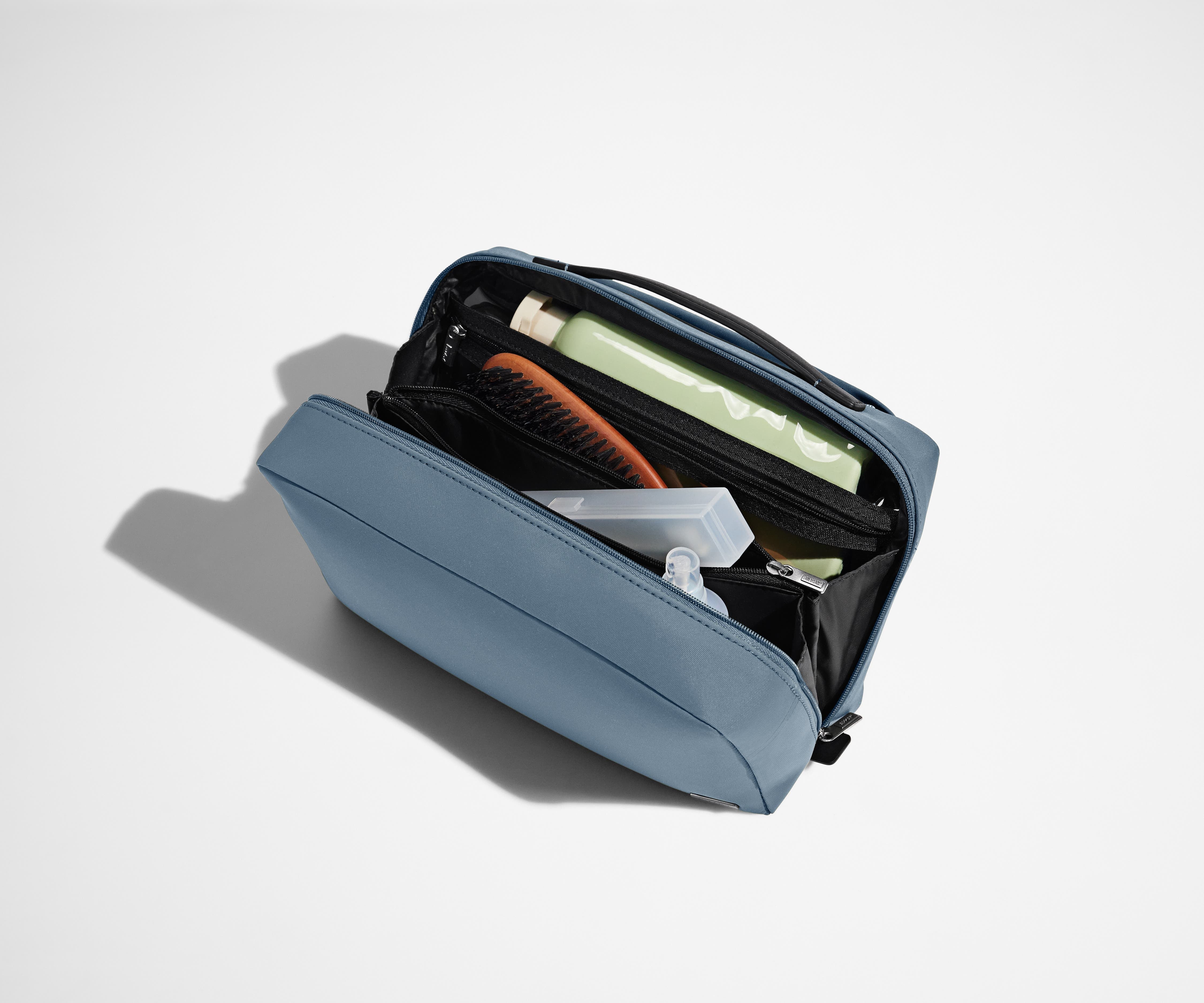 The Large Toiletry Bag in Coast Blue