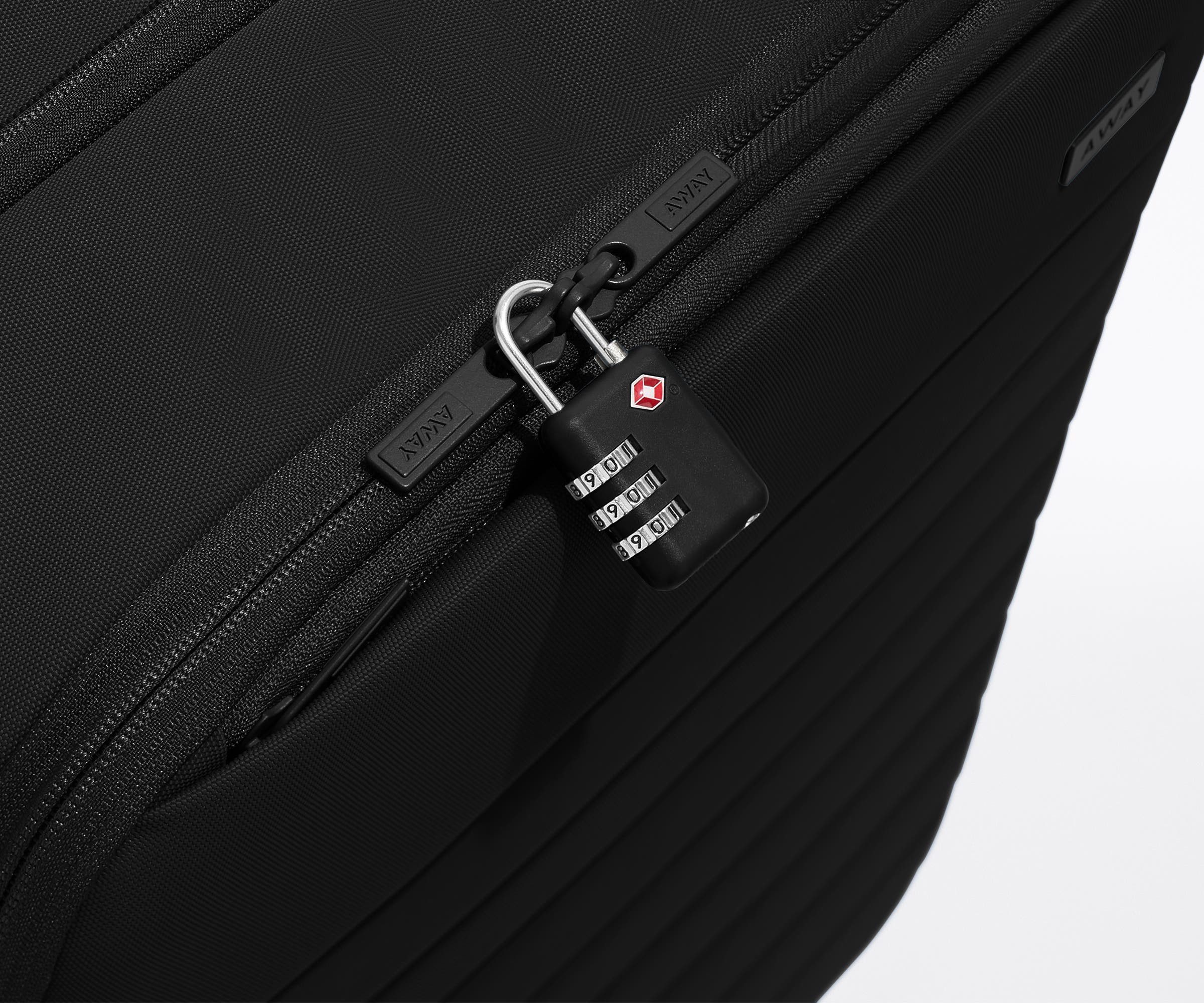 Softside Large in Jet Black
